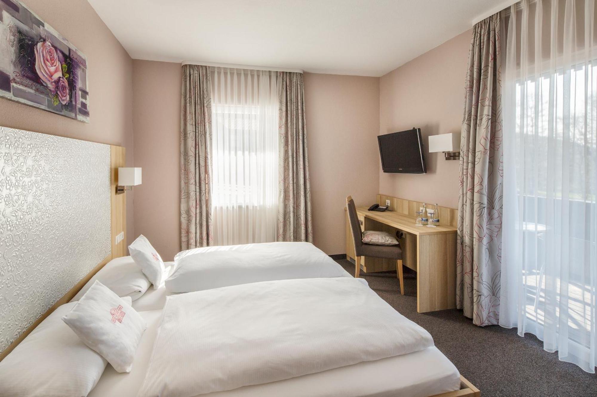 Invite Hotel Loewen Freiburg מראה חיצוני תמונה