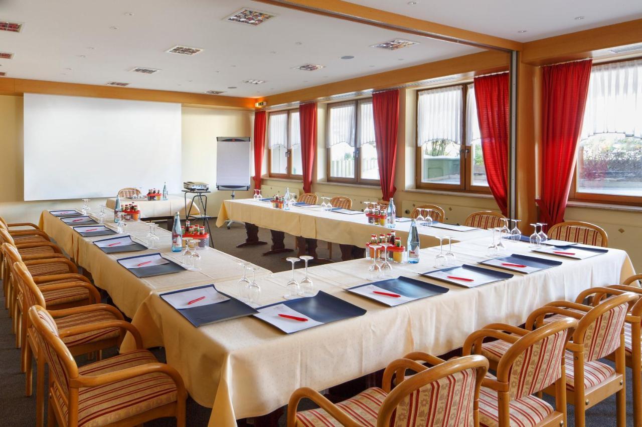 Invite Hotel Lowen Freiburg מראה חיצוני תמונה